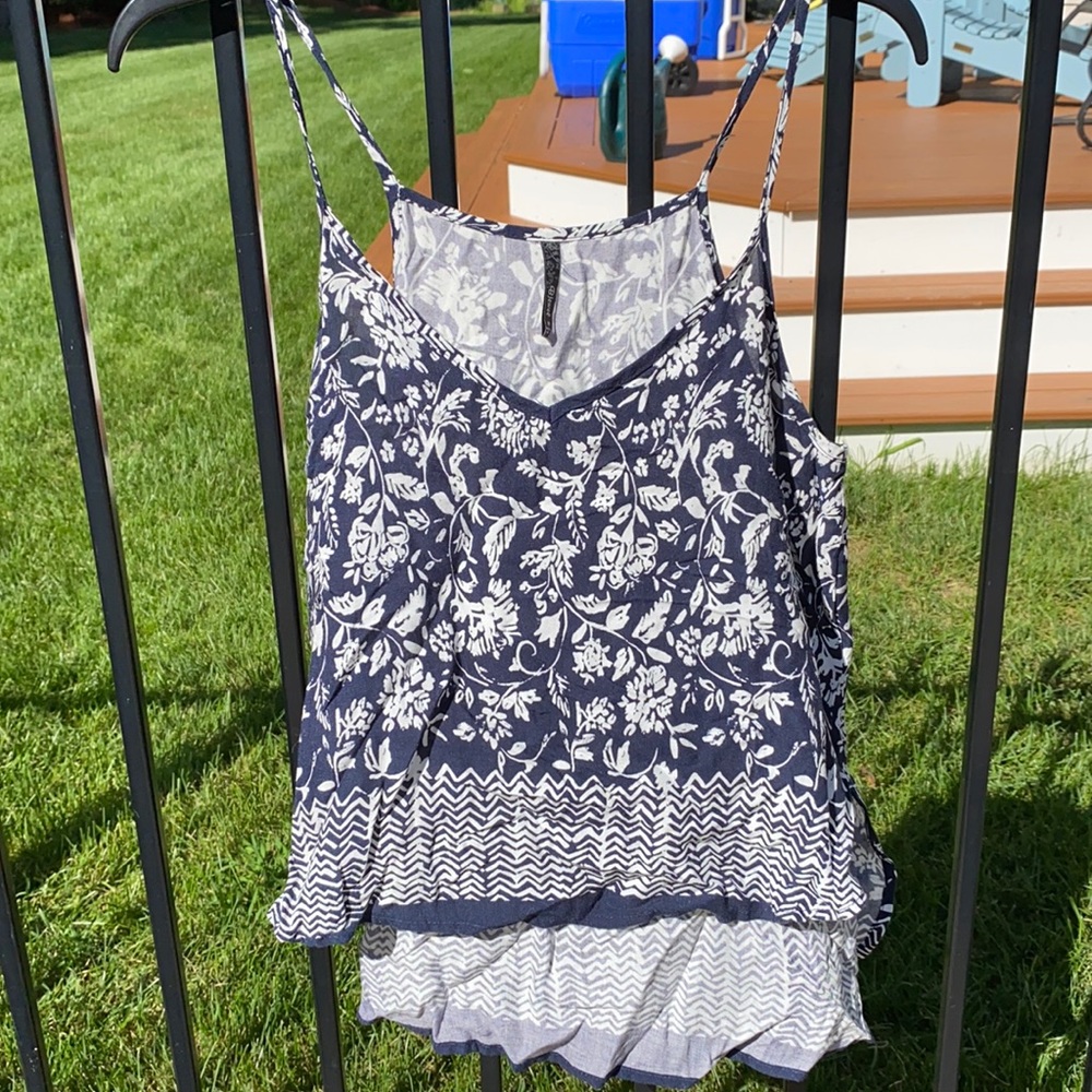 Boxey floral tank